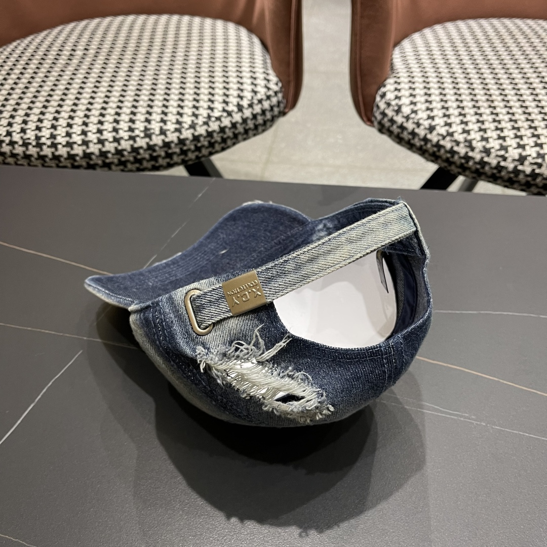  LV(路易威登)新款原单棒球帽，原版牛仔布料做工细致完美，质量超赞，基础头围56，贴片可调节。