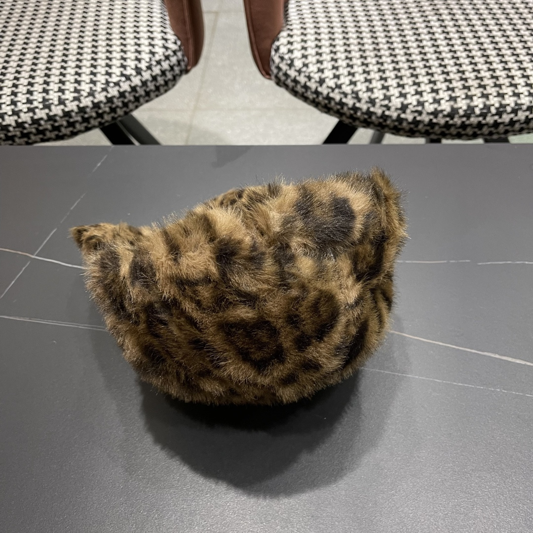  CELINE赛琳韩版豹纹棒球帽女秋冬加厚保暖毛绒帽子时尚休闲仿兔毛绒鸭舌帽潮