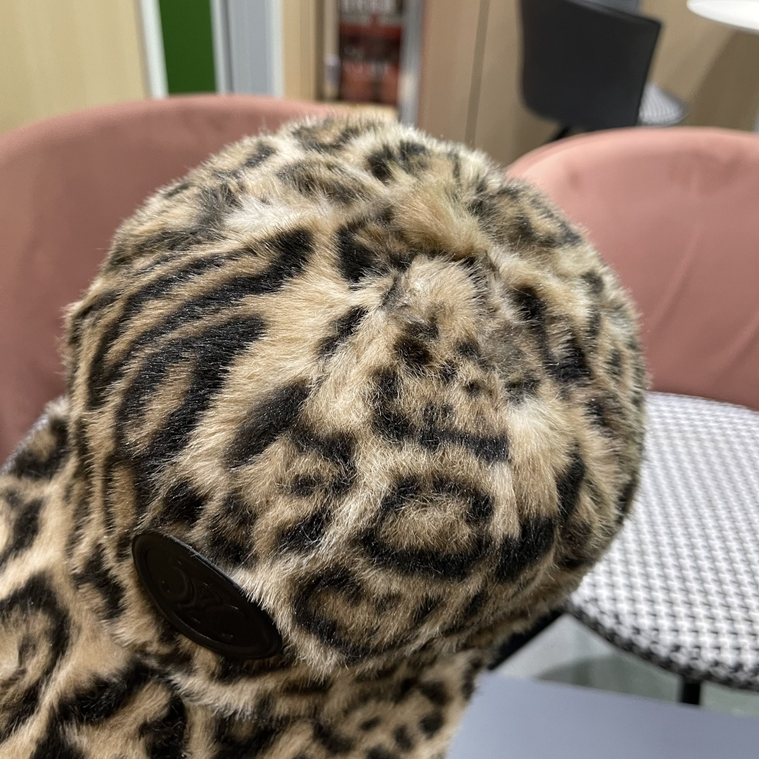  CELINE赛琳韩版豹纹棒球帽女秋冬加厚保暖毛绒帽子时尚休闲仿兔毛绒鸭舌帽潮