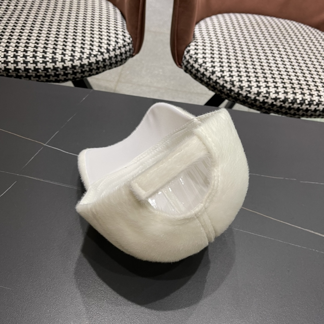  蒙口MONCELER新款毛绒棒球帽时尚百搭鸭舌帽潮男