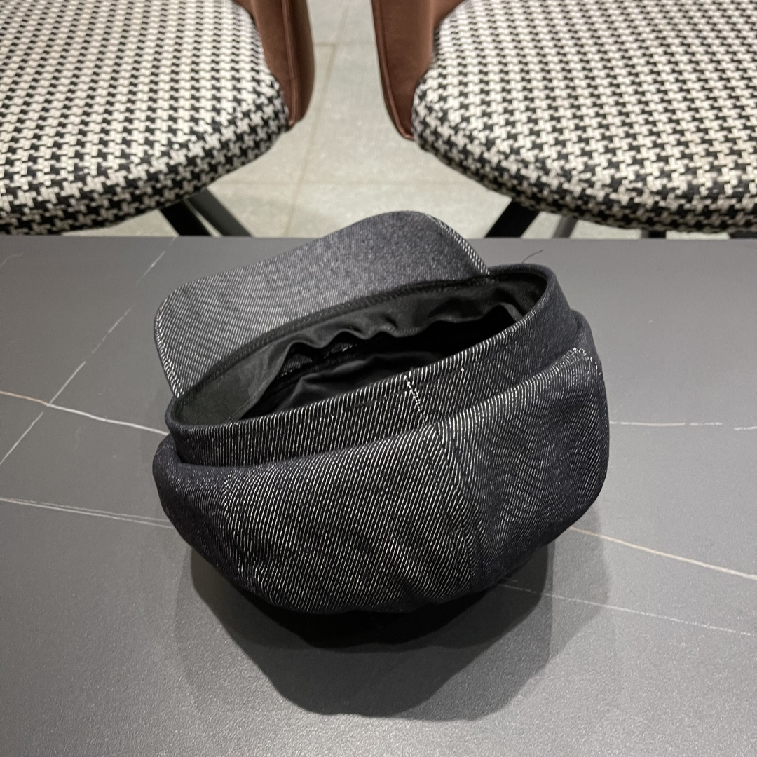  巴黎世家 Balenciaga 秋冬新款牛仔风八角帽子女情侣款休
闲男户外运动宽檐鸭舌贝雷帽男