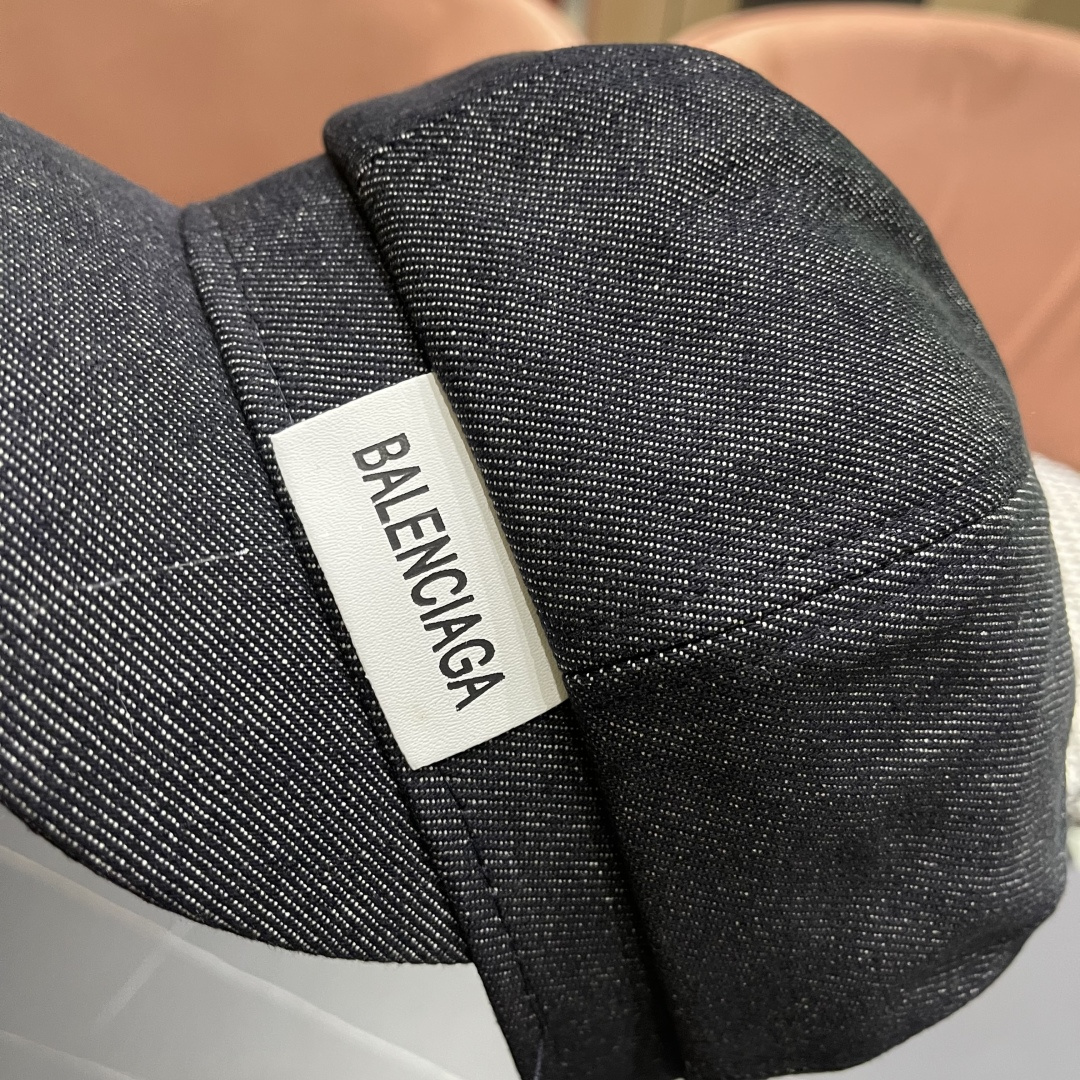  巴黎世家 Balenciaga 秋冬新款牛仔风八角帽子女情侣款休
闲男户外运动宽檐鸭舌贝雷帽男
