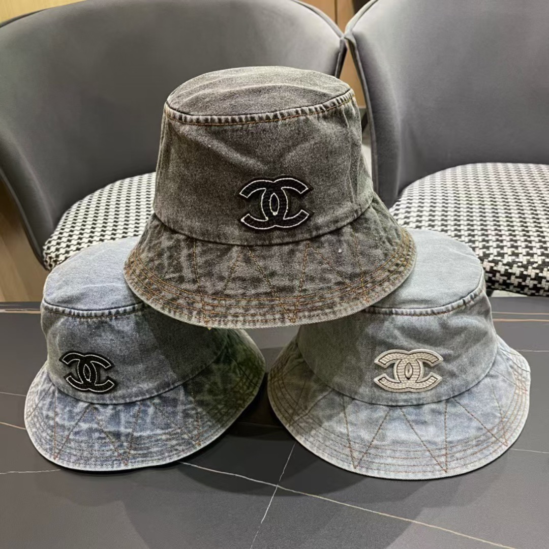 💛【CHANEL香奈儿】2025新款简约大牌牛仔渔夫帽🌈
遮阳百搭的一款～非常有质感
