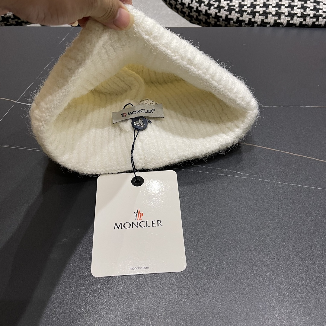  蒙口Moncler盟可睐💥新款经典针织帽，非常柔软亲肤，弹性很好💓有质感又非常百搭的款式~保暖的  羊