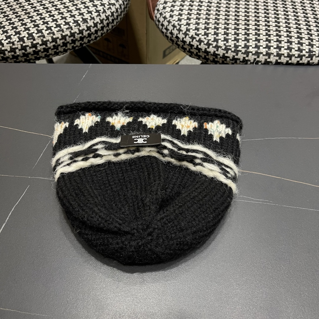  CELINE赛琳 秋冬新款墨调普鲁士蓝包头帽提花自然卷边毛线
帽男女凹造型针织帽