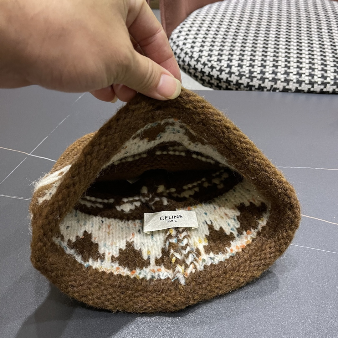  CELINE赛琳 秋冬新款墨调普鲁士蓝包头帽提花自然卷边毛线
帽男女凹造型针织帽