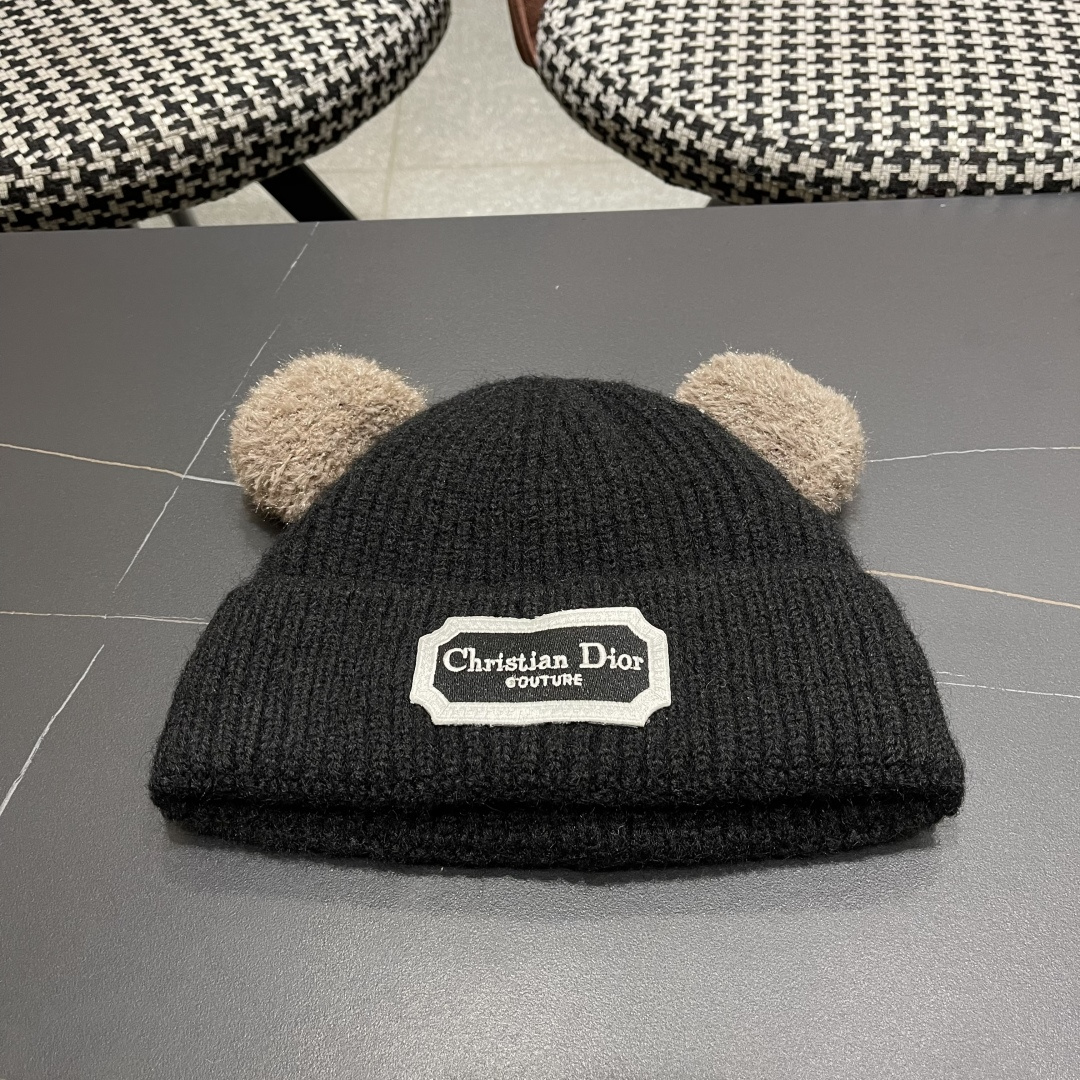  迪奥DlOR帽子女款秋冬可爱角毛绒季加厚保暖护耳
毛线帽日系显脸小针织帽