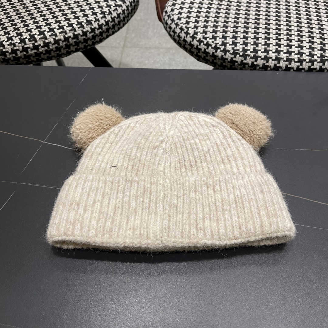  迪奥DlOR帽子女款秋冬可爱角毛绒季加厚保暖护耳
毛线帽日系显脸小针织帽