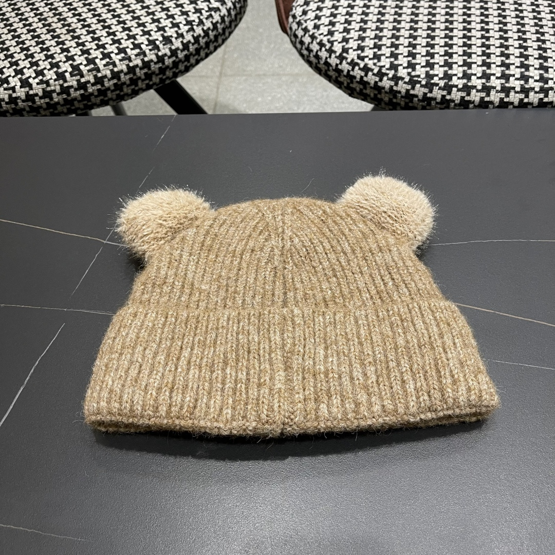  迪奥DlOR帽子女款秋冬可爱角毛绒季加厚保暖护耳
毛线帽日系显脸小针织帽