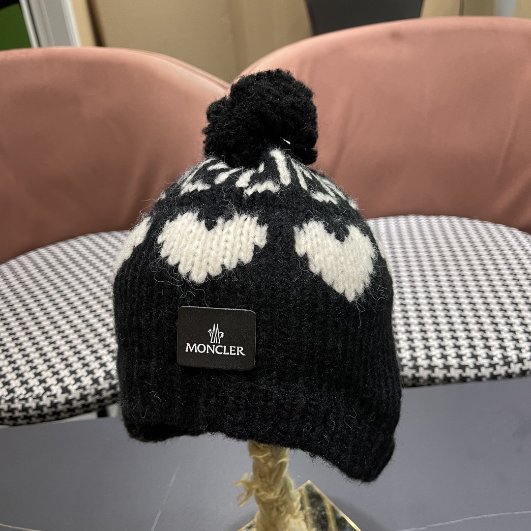  蒙口MONCLER 25秋季新品韩系费尔岛风复古爱心毛球护耳针织包头毛线帽冷帽甜美