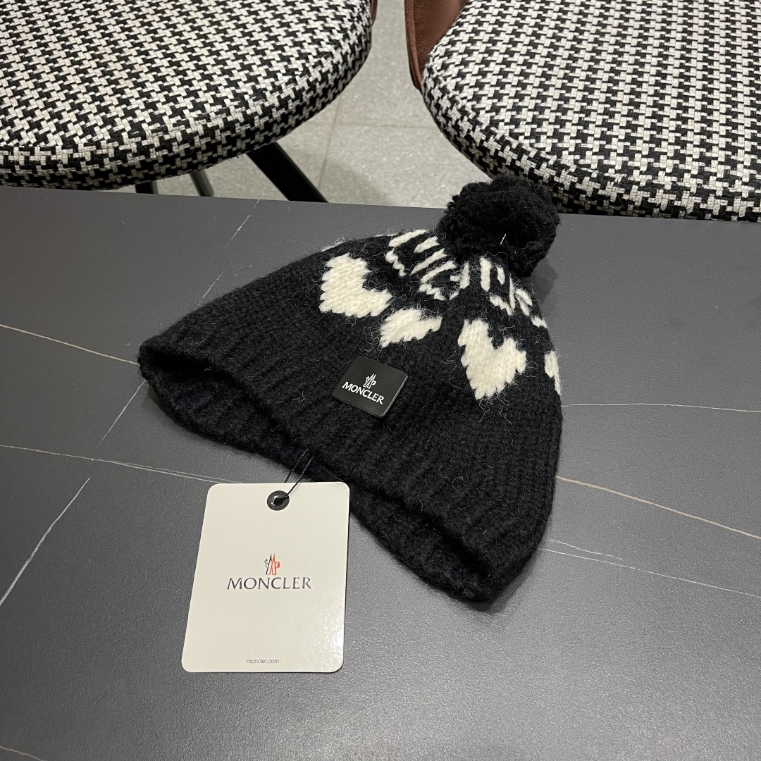 蒙口MONCLER 25秋季新品韩系费尔岛风复古爱心毛球护耳针织包头毛线帽冷帽甜美