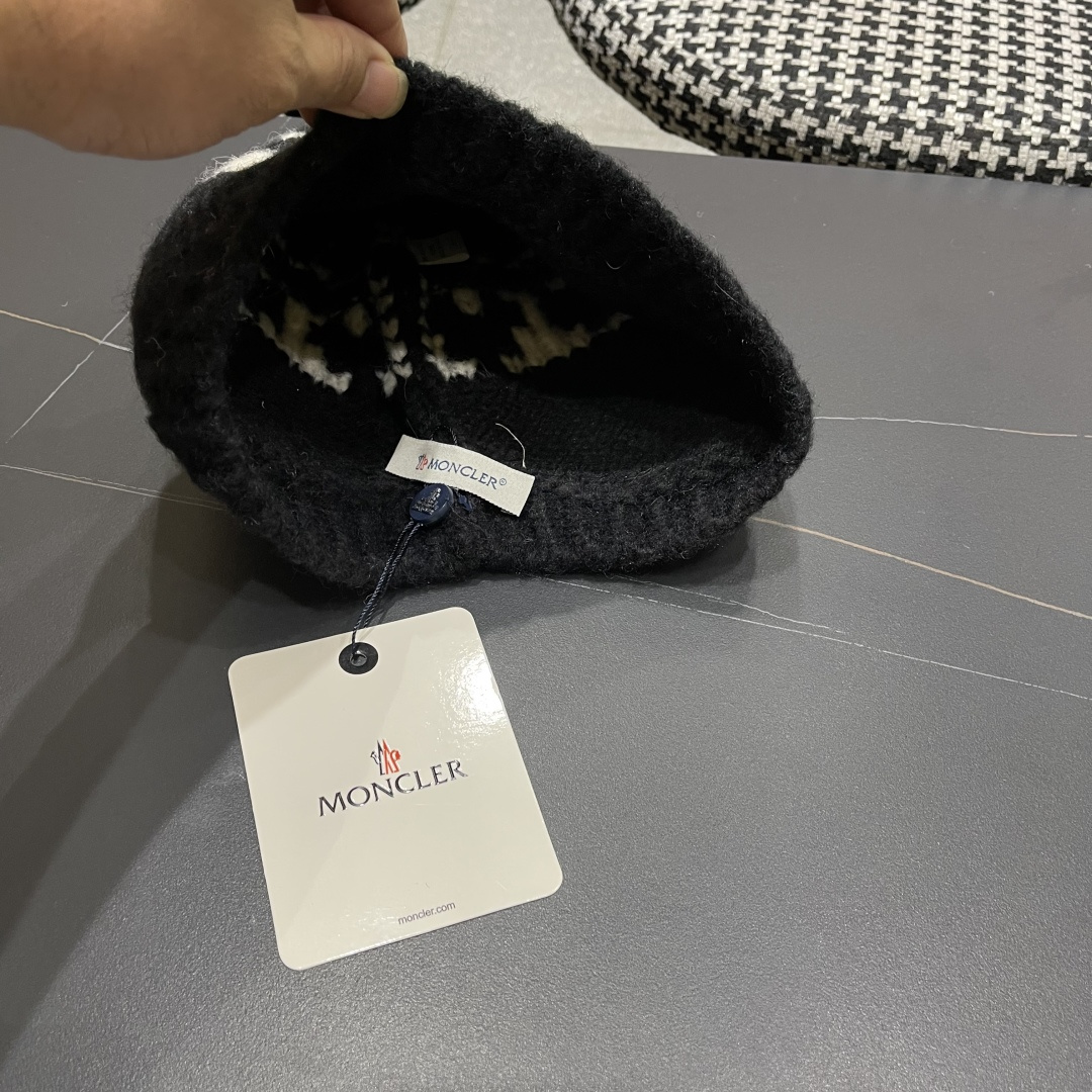  蒙口MONCLER 25秋季新品韩系费尔岛风复古爱心毛球护耳针织包头毛线帽冷帽甜美