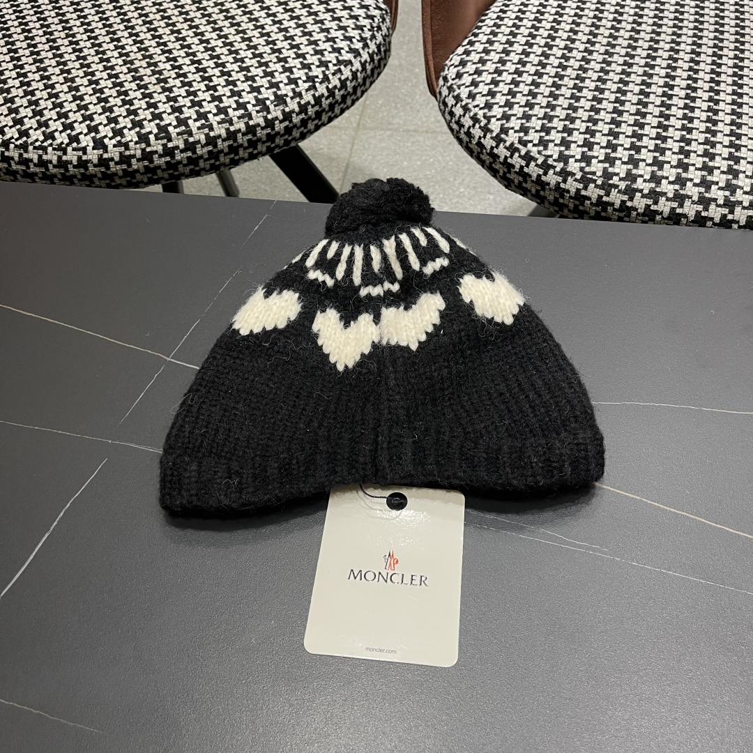  蒙口MONCLER 25秋季新品韩系费尔岛风复古爱心毛球护耳针织包头毛线帽冷帽甜美