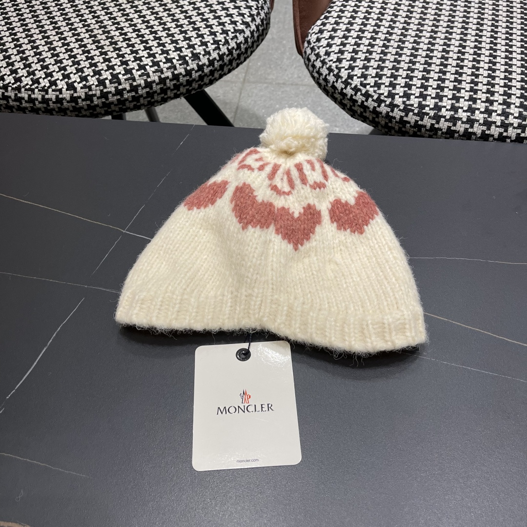  蒙口MONCLER 25秋季新品韩系费尔岛风复古爱心毛球护耳针织包头毛线帽冷帽甜美