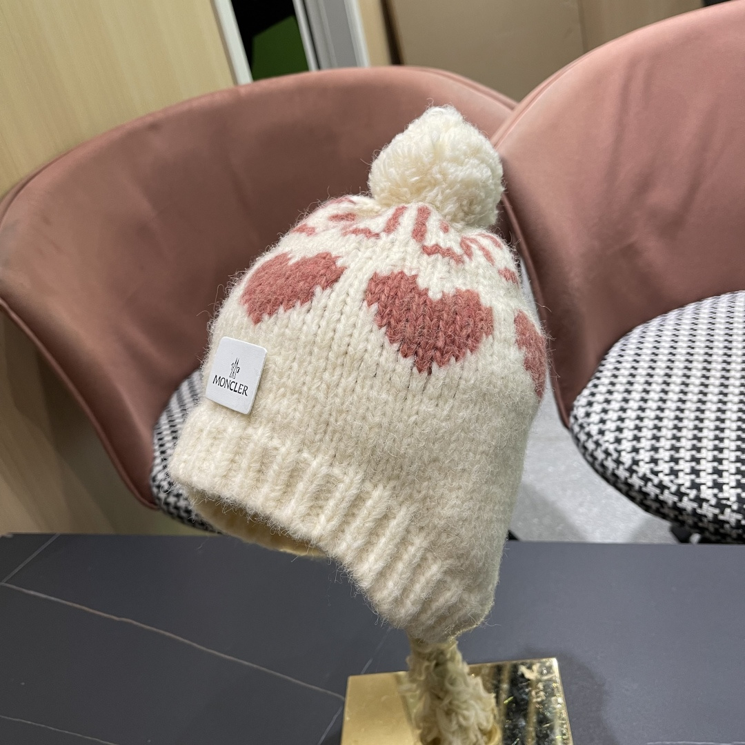  蒙口MONCLER 25秋季新品韩系费尔岛风复古爱心毛球护耳针织包头毛线帽冷帽甜美