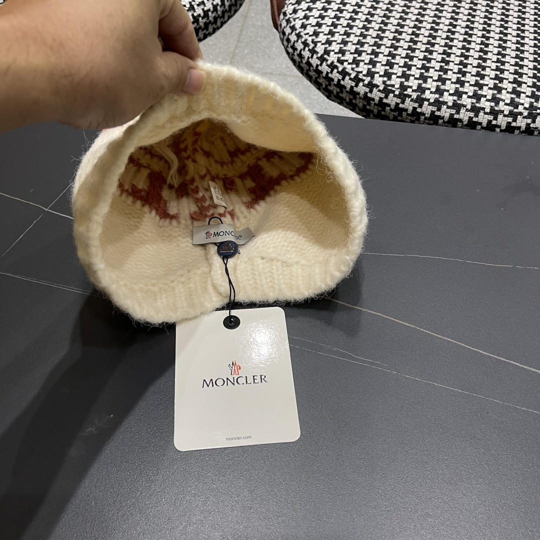  蒙口MONCLER 25秋季新品韩系费尔岛风复古爱心毛球护耳针织包头毛线帽冷帽甜美