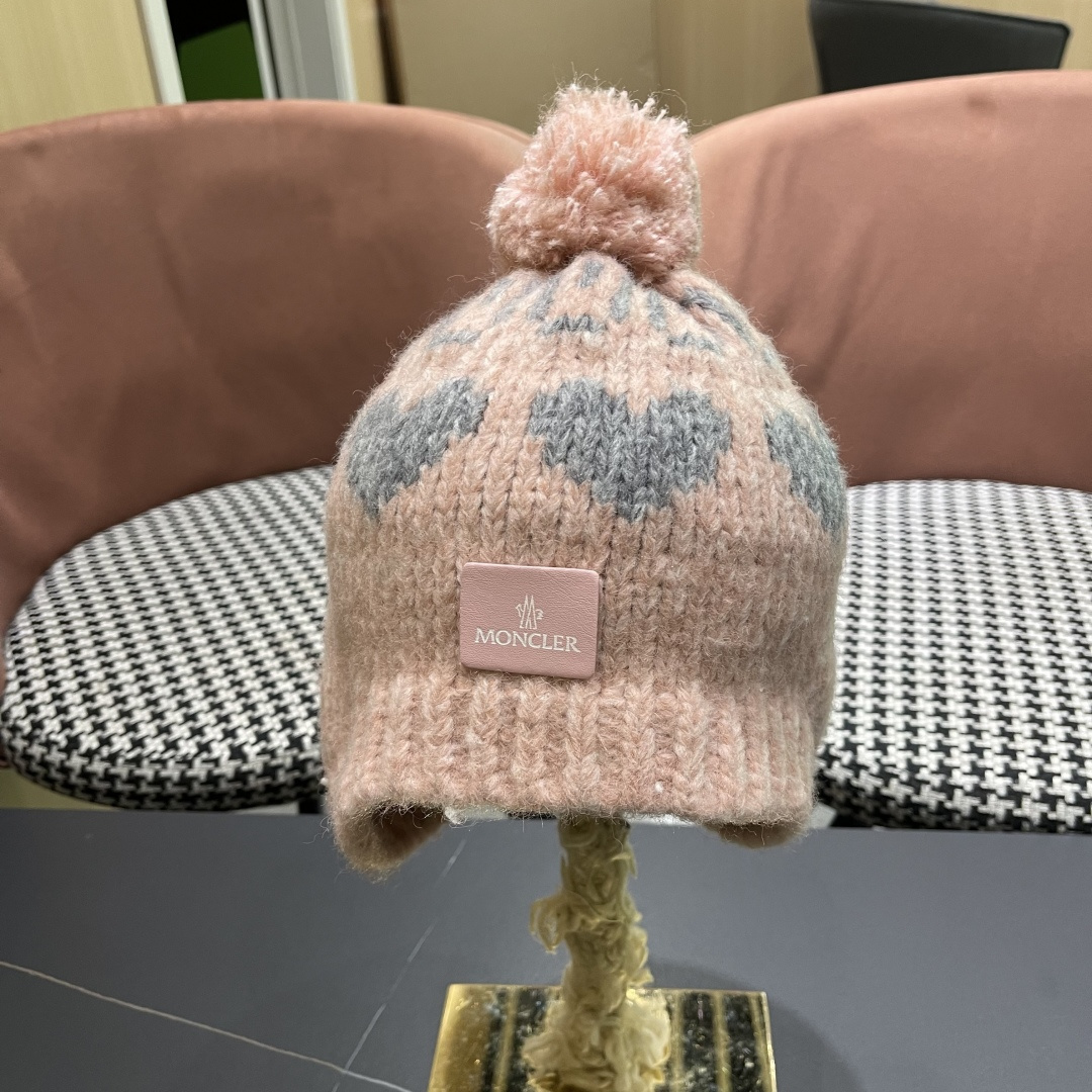  蒙口MONCLER 25秋季新品韩系费尔岛风复古爱心毛球护耳针织包头毛线帽冷帽甜美