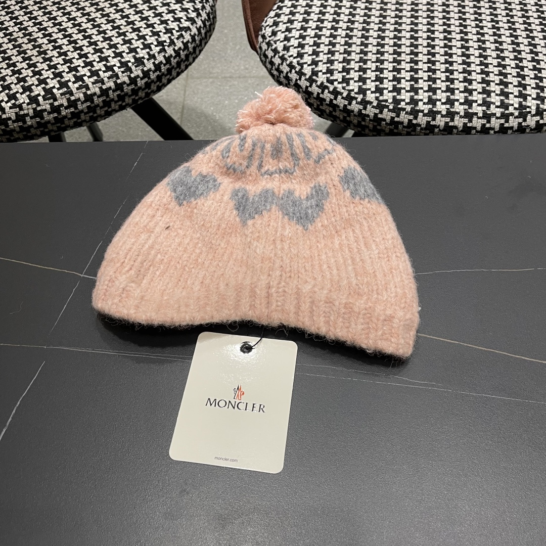  蒙口MONCLER 25秋季新品韩系费尔岛风复古爱心毛球护耳针织包头毛线帽冷帽甜美