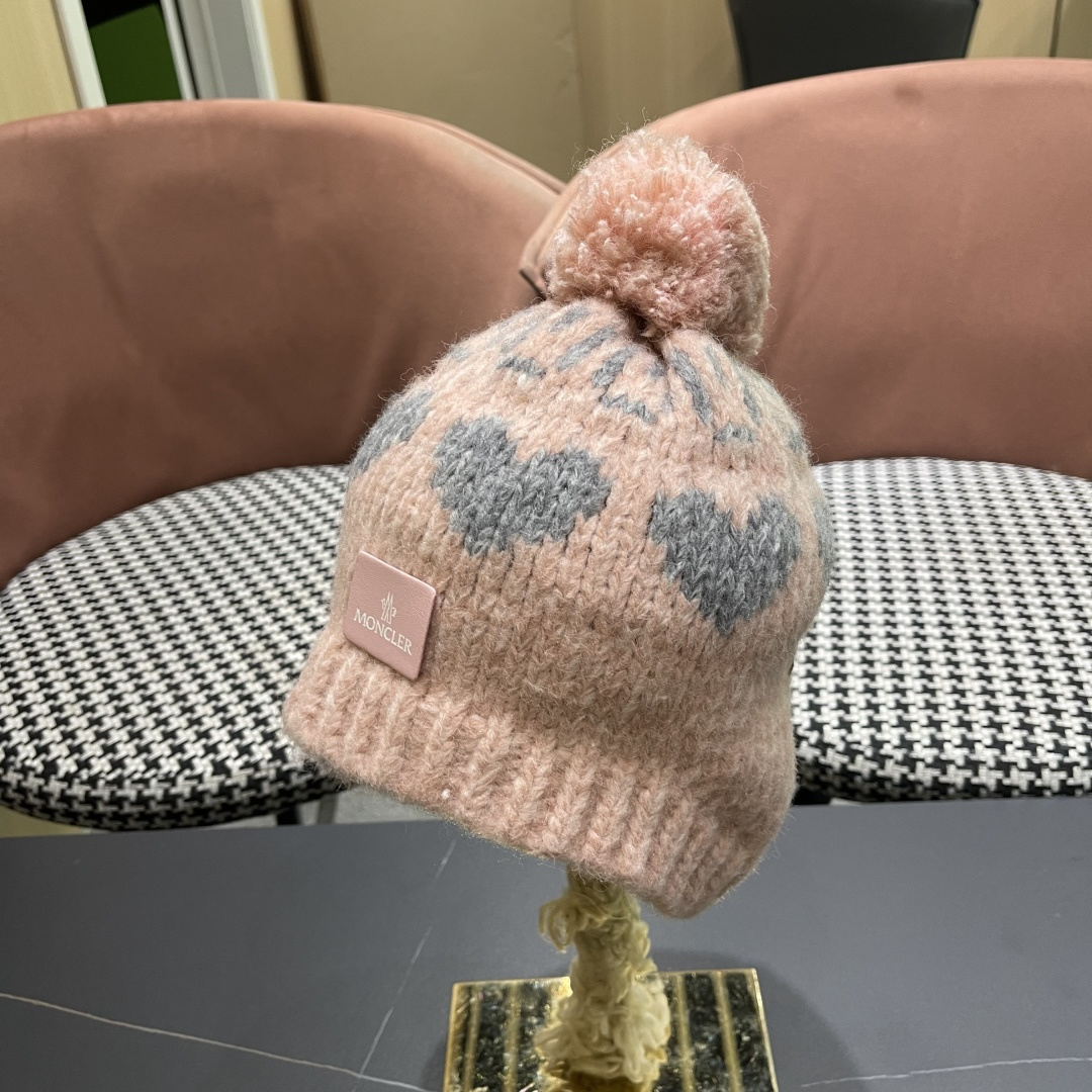  蒙口MONCLER 25秋季新品韩系费尔岛风复古爱心毛球护耳针织包头毛线帽冷帽甜美