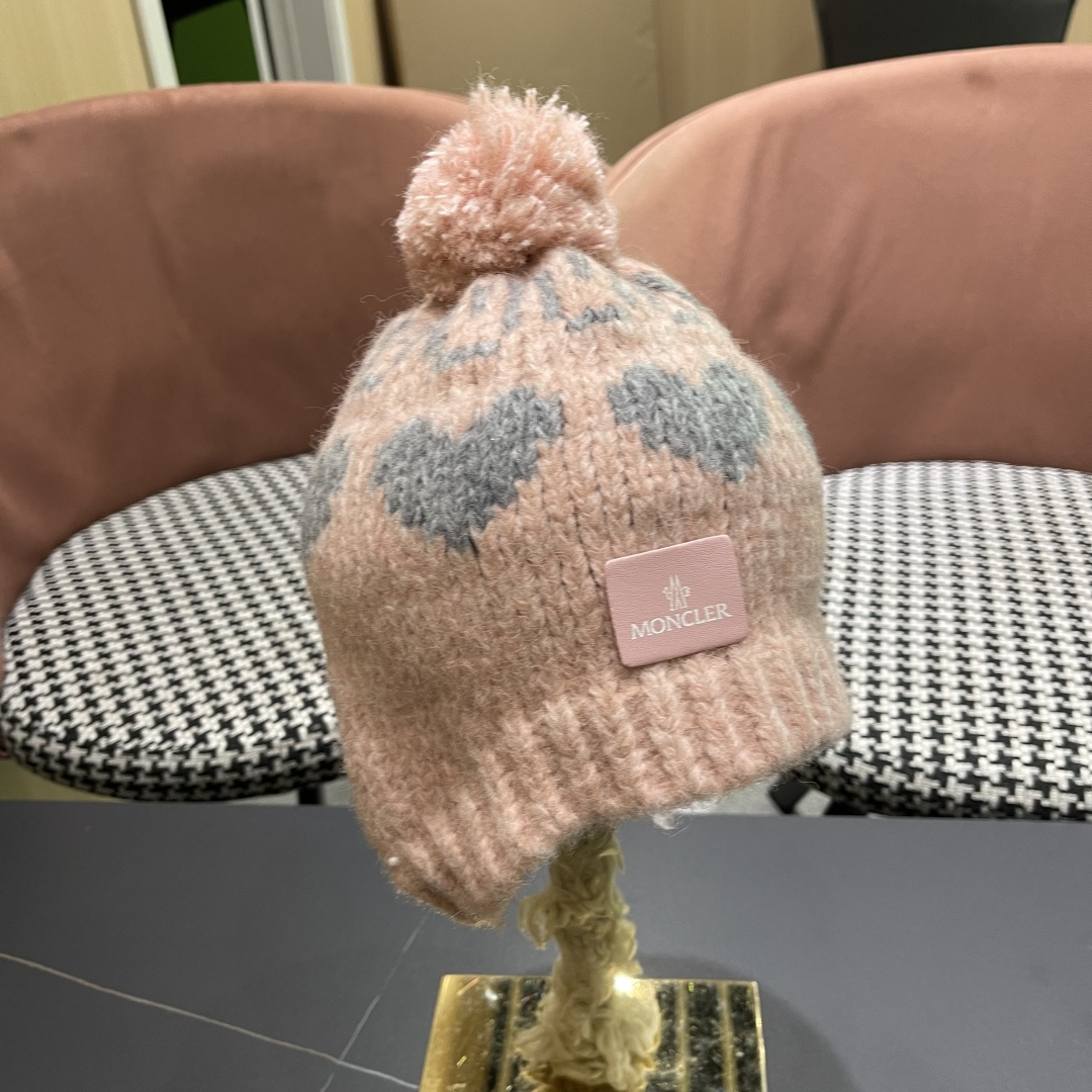  蒙口MONCLER 25秋季新品韩系费尔岛风复古爱心毛球护耳针织包头毛线帽冷帽甜美