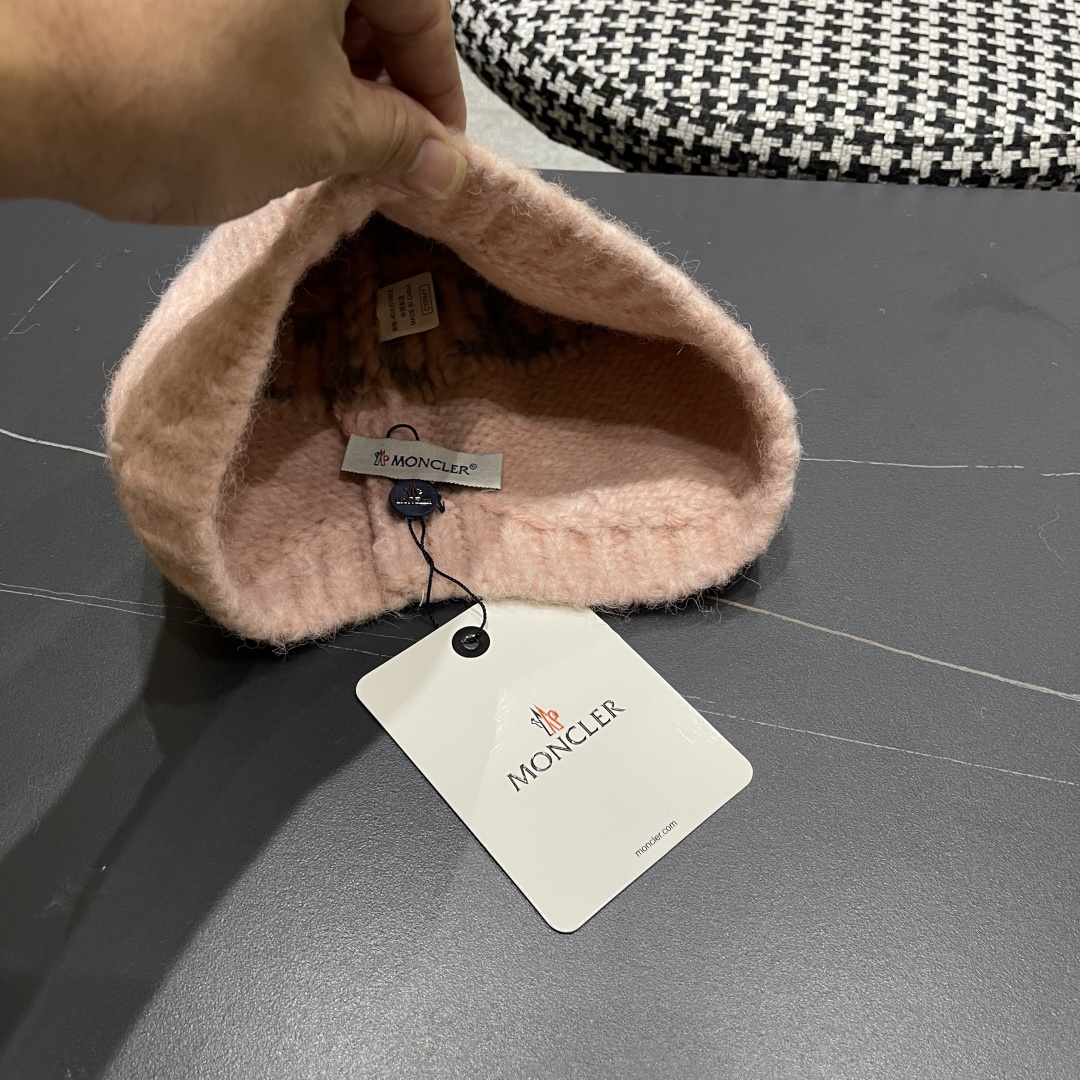 蒙口MONCLER 25秋季新品韩系费尔岛风复古爱心毛球护耳针织包头毛线帽冷帽甜美