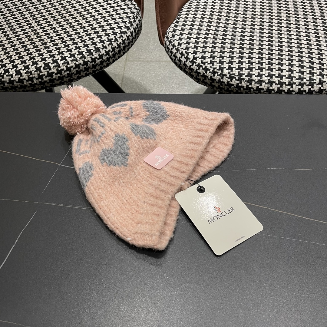  蒙口MONCLER 25秋季新品韩系费尔岛风复古爱心毛球护耳针织包头毛线帽冷帽甜美