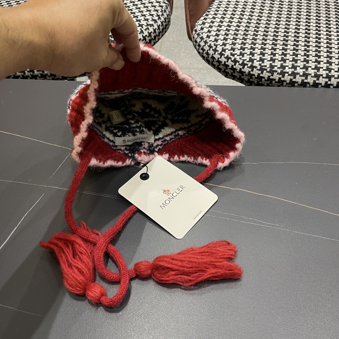  蒙口MONCLER 复古提花保暖针织帽子女2025秋冬季休闲百搭防寒护耳包头帽显脸小