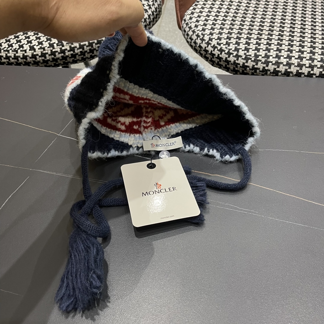  蒙口MONCLER 复古提花保暖针织帽子女2025秋冬季休闲百搭防寒护耳包头帽显脸小
