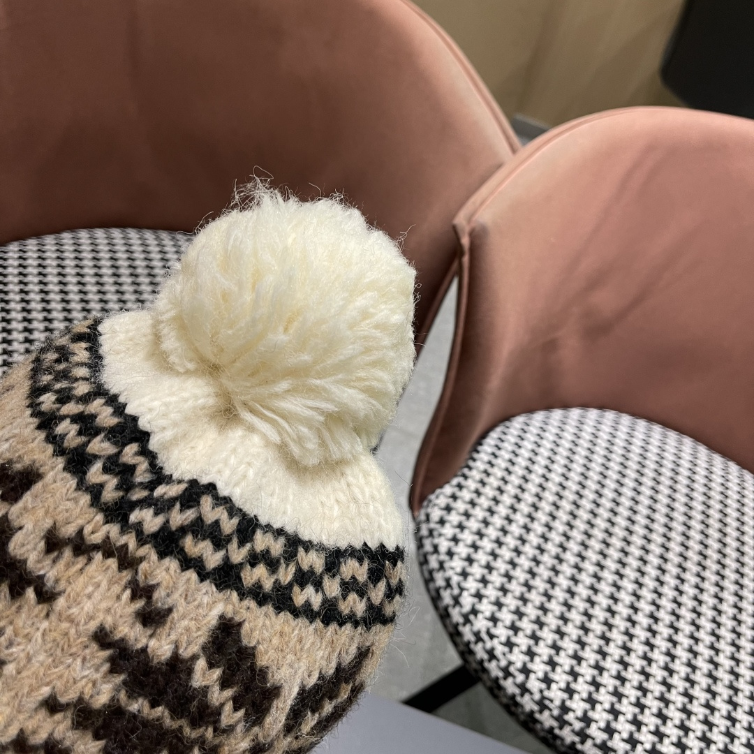  蒙口MONCLER 复古提花保暖针织帽子女2025秋冬季休闲百搭防寒护耳包头帽显脸小