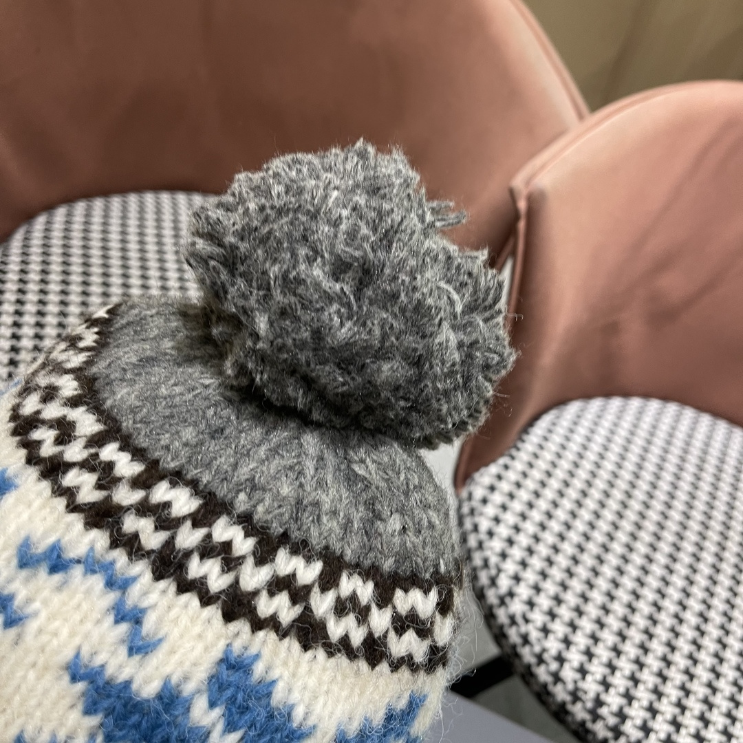  蒙口MONCLER 复古提花保暖针织帽子女2025秋冬季休闲百搭防寒护耳包头帽显脸小