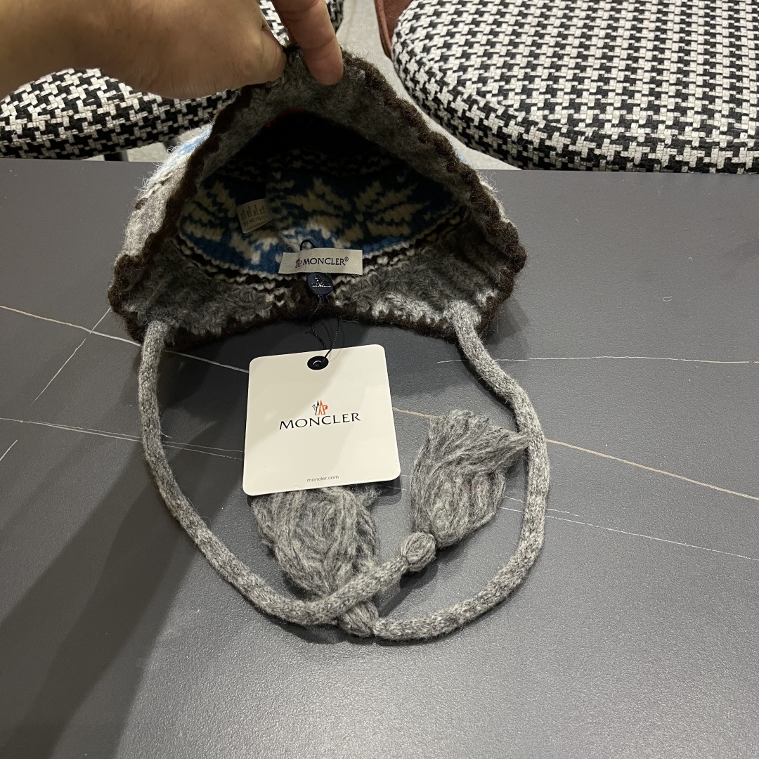  蒙口MONCLER 复古提花保暖针织帽子女2025秋冬季休闲百搭防寒护耳包头帽显脸小
