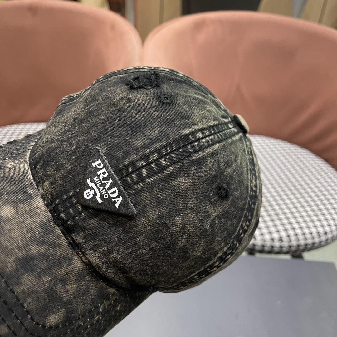  【普拉达】2025新款小破洞棒球帽，专柜同步出货，大牌款超好搭配，赶紧入手！
