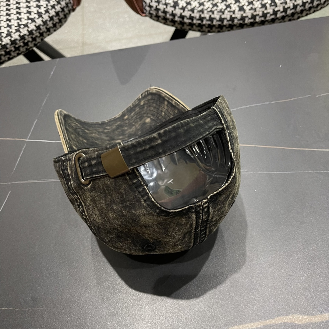  【普拉达】2025新款小破洞棒球帽，专柜同步出货，大牌款超好搭配，赶紧入手！