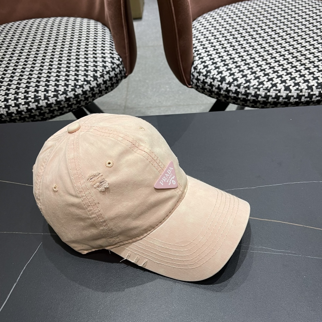  【普拉达】2025新款小破洞棒球帽，专柜同步出货，大牌款超好搭配，赶紧入手！