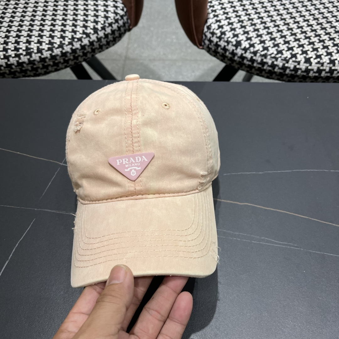  【普拉达】2025新款小破洞棒球帽，专柜同步出货，大牌款超好搭配，赶紧入手！