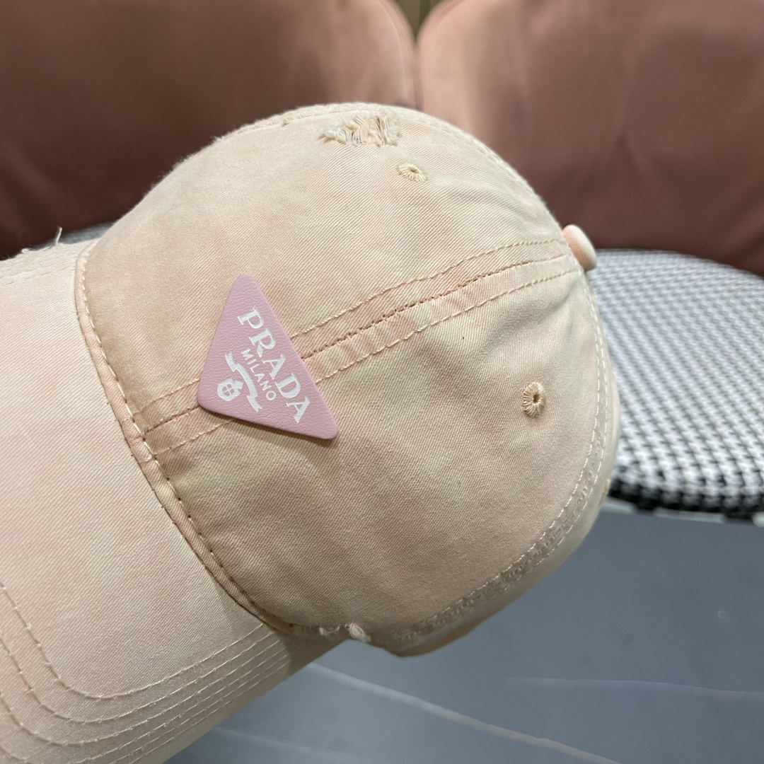  【普拉达】2025新款小破洞棒球帽，专柜同步出货，大牌款超好搭配，赶紧入手！