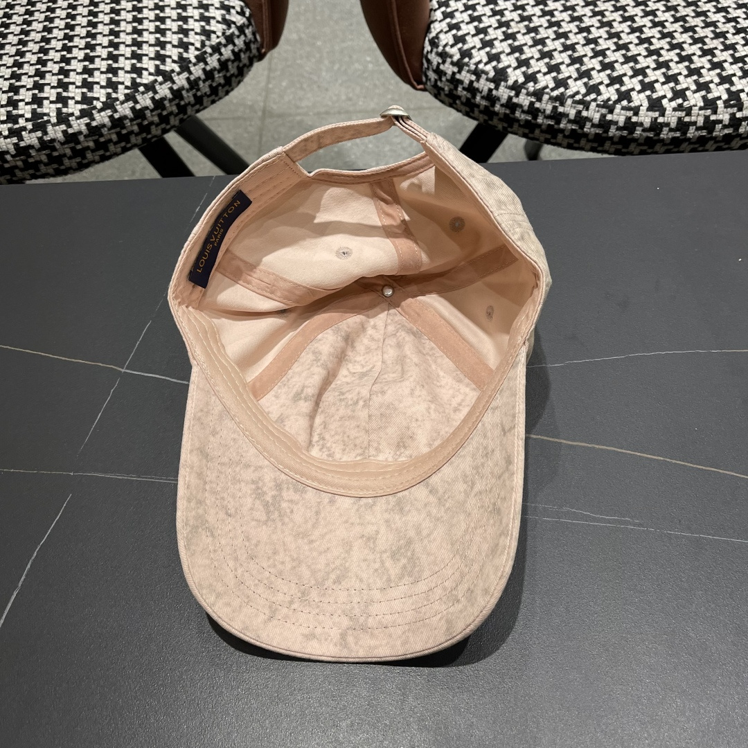  LV路易威登新款棒球帽,火爆技术升级，洗水风街头风十足
更符合现在时尚小哥哥小姐姐的style，机场街