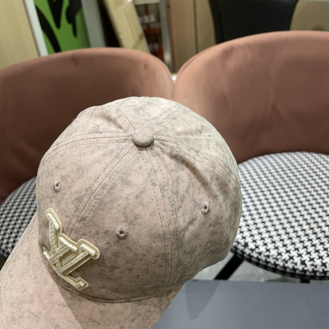  LV路易威登新款棒球帽,火爆技术升级，洗水风街头风十足
更符合现在时尚小哥哥小姐姐的style，机场街