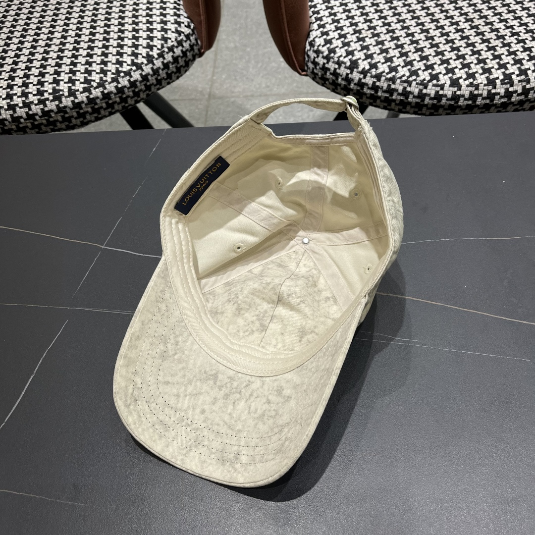  LV路易威登新款棒球帽,火爆技术升级，洗水风街头风十足
更符合现在时尚小哥哥小姐姐的style，机场街