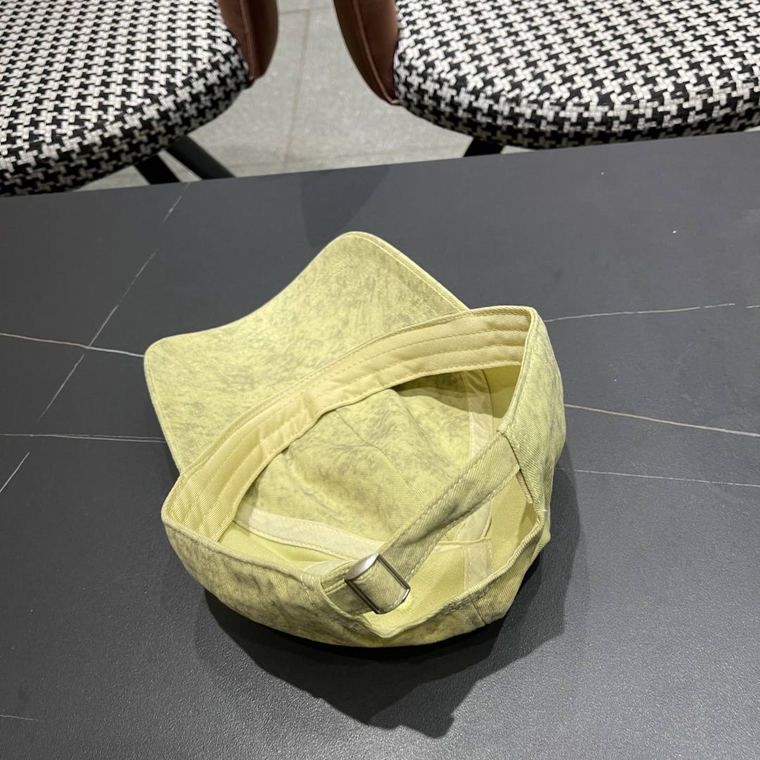  LV路易威登新款棒球帽,火爆技术升级，洗水风街头风十足
更符合现在时尚小哥哥小姐姐的style，机场街