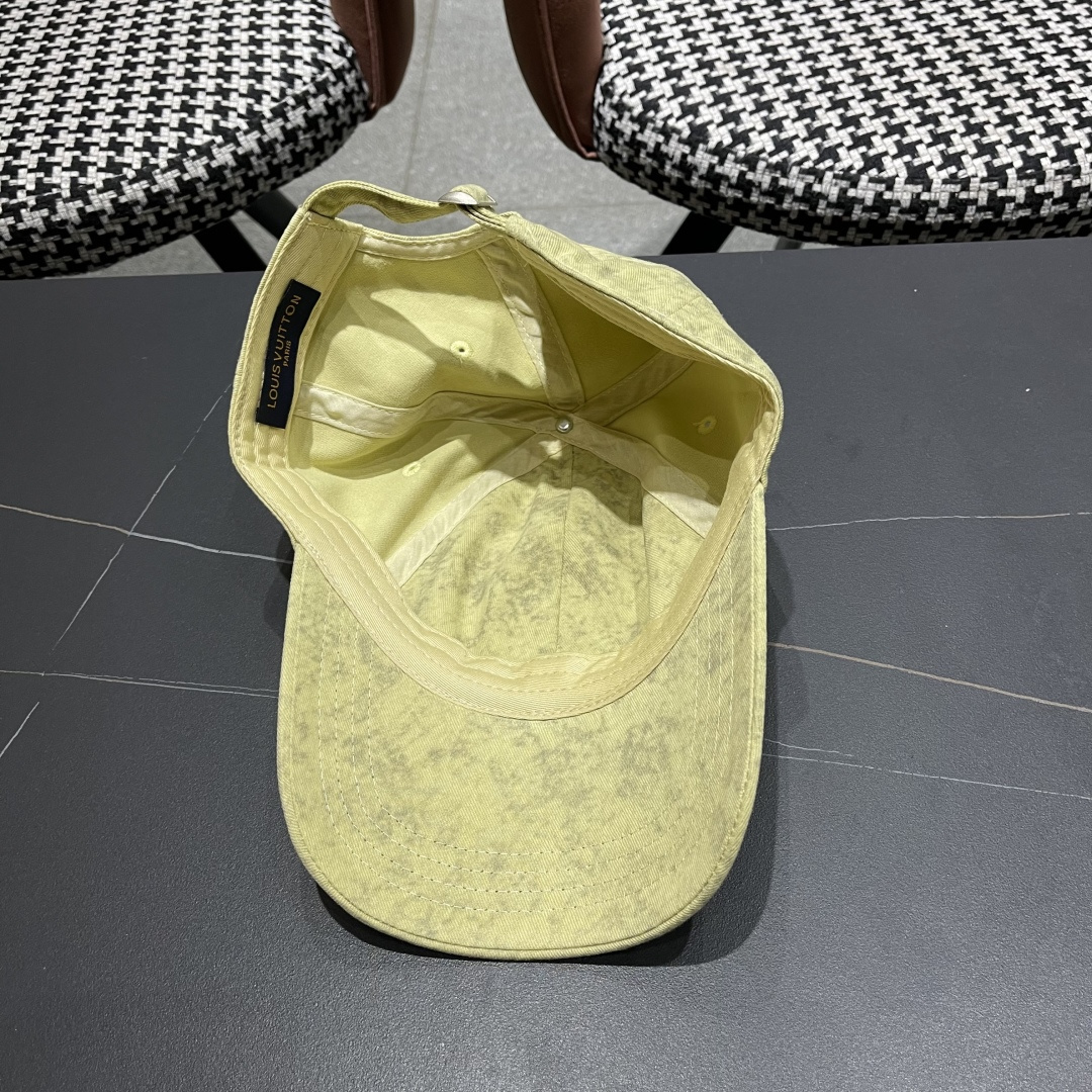  LV路易威登新款棒球帽,火爆技术升级，洗水风街头风十足
更符合现在时尚小哥哥小姐姐的style，机场街