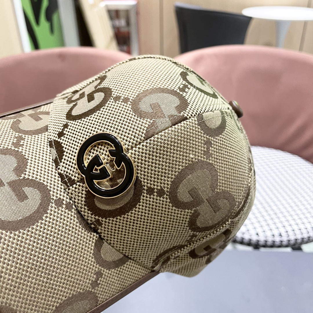   Gucci(古奇)经典原单棒球帽😍😍专柜11开模订制，最高版本，原版帆布料+头层牛皮，轻盈透气！实物