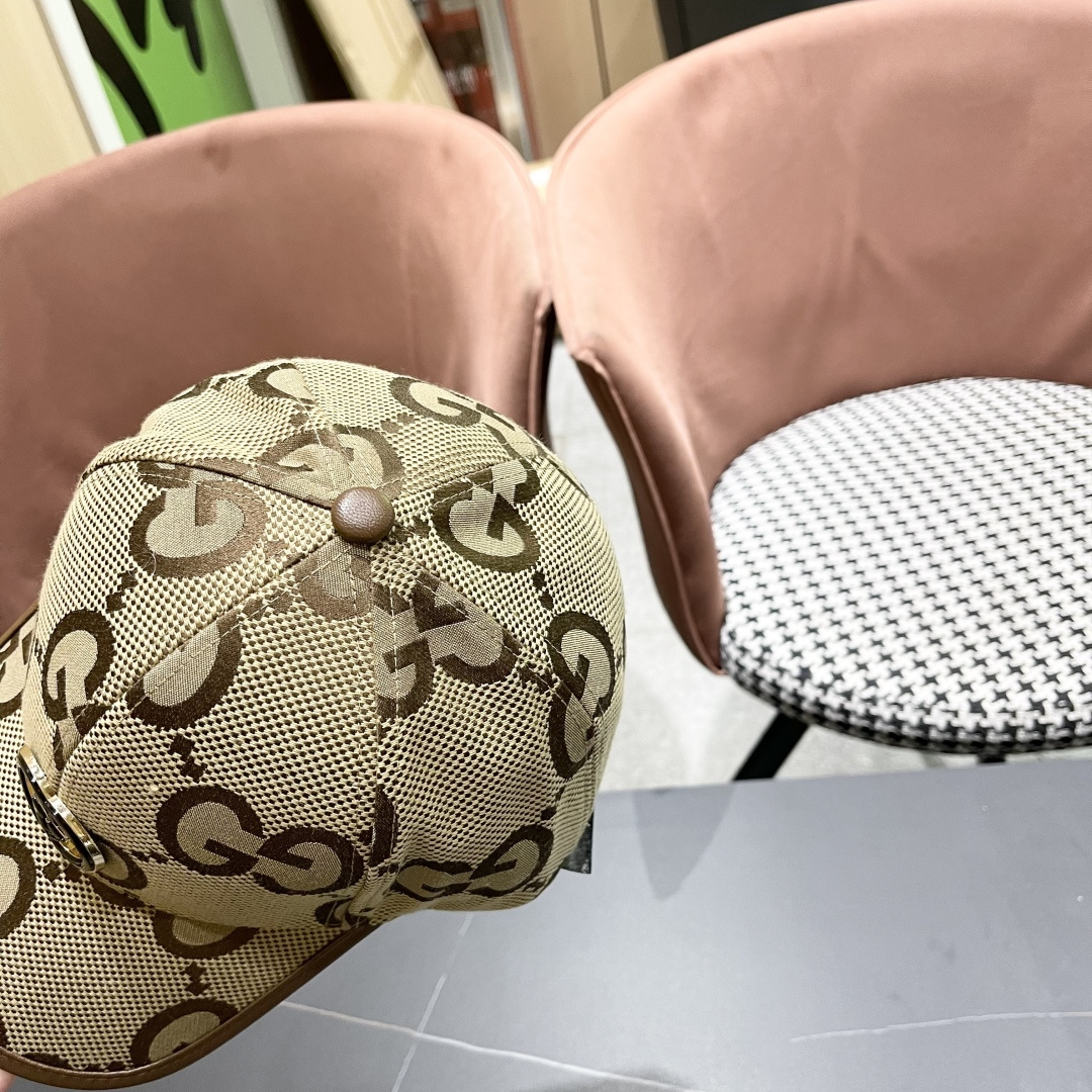   Gucci(古奇)经典原单棒球帽😍😍专柜11开模订制，最高版本，原版帆布料+头层牛皮，轻盈透气！实物