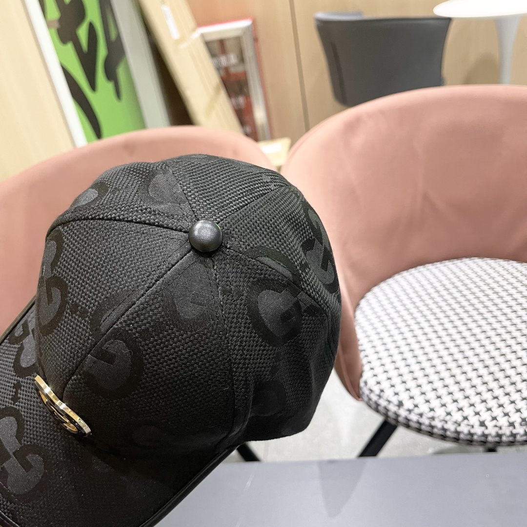   Gucci(古奇)经典原单棒球帽😍😍专柜11开模订制，最高版本，原版帆布料+头层牛皮，轻盈透气！实物