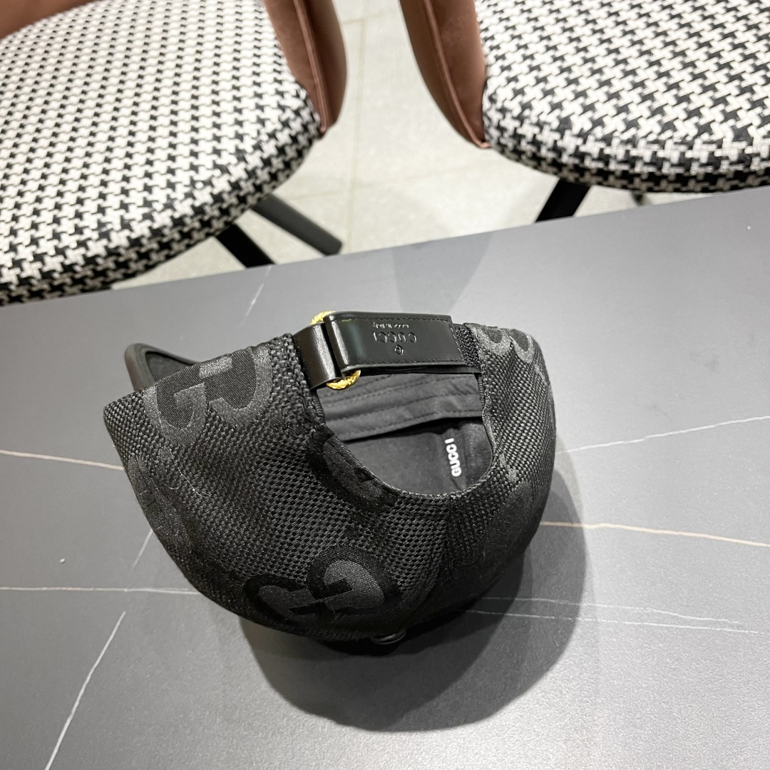   Gucci(古奇)经典原单棒球帽😍😍专柜11开模订制，最高版本，原版帆布料+头层牛皮，轻盈透气！实物