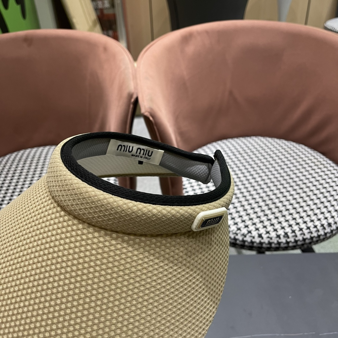  谬谬miumiu夏季新款韩系透气百搭简约遮阳帽防晒空顶时尚户
外出游太阳帽子女