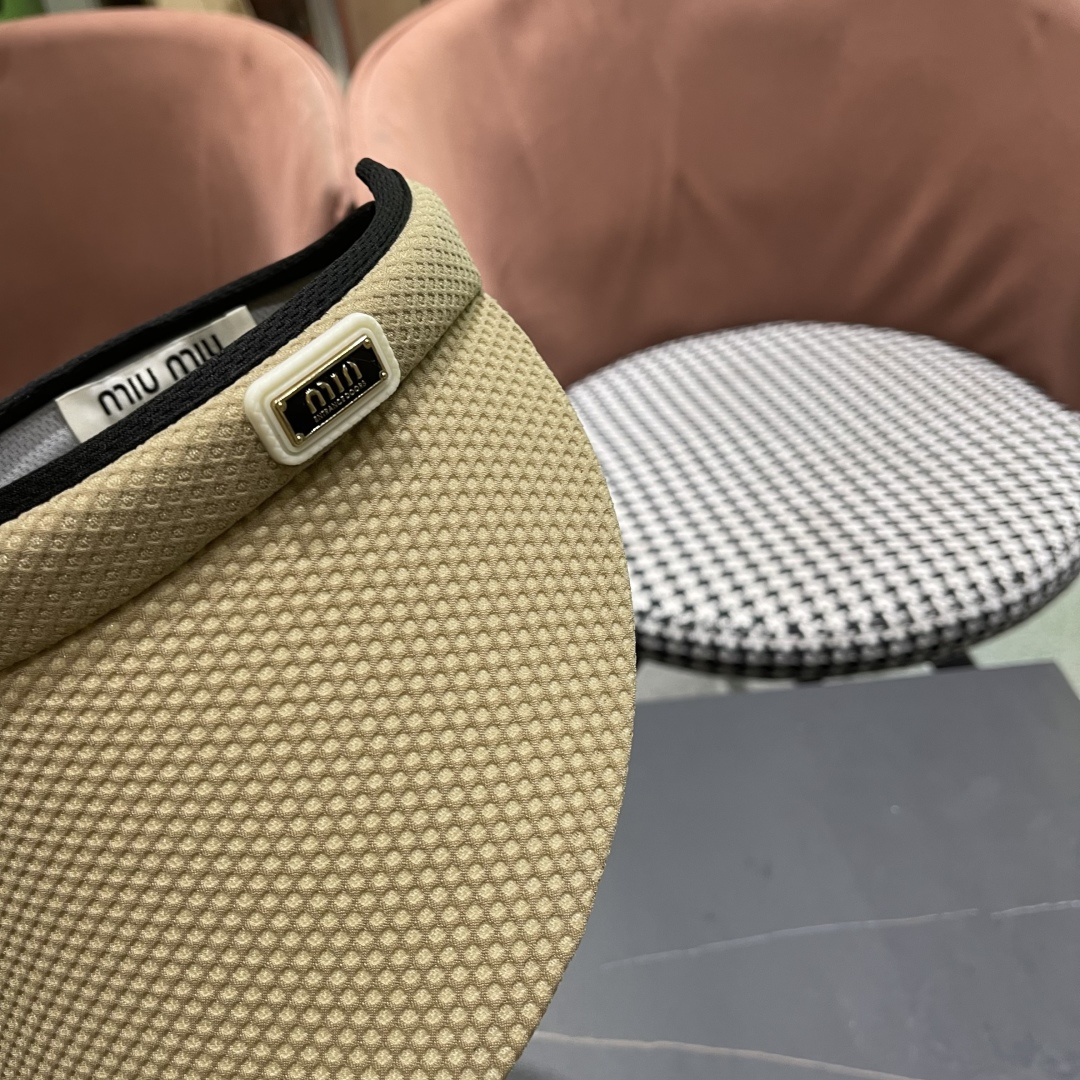  谬谬miumiu夏季新款韩系透气百搭简约遮阳帽防晒空顶时尚户
外出游太阳帽子女