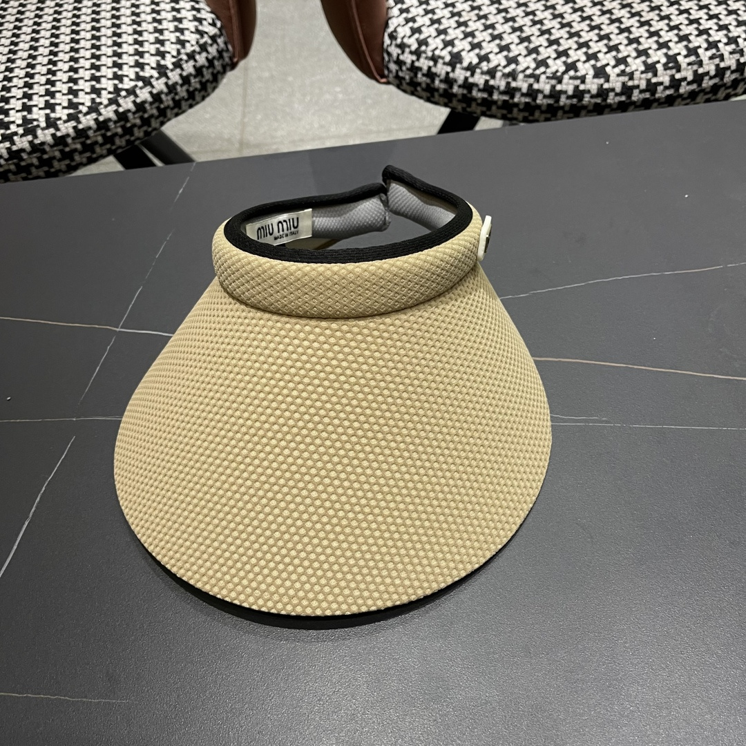  谬谬miumiu夏季新款韩系透气百搭简约遮阳帽防晒空顶时尚户
外出游太阳帽子女