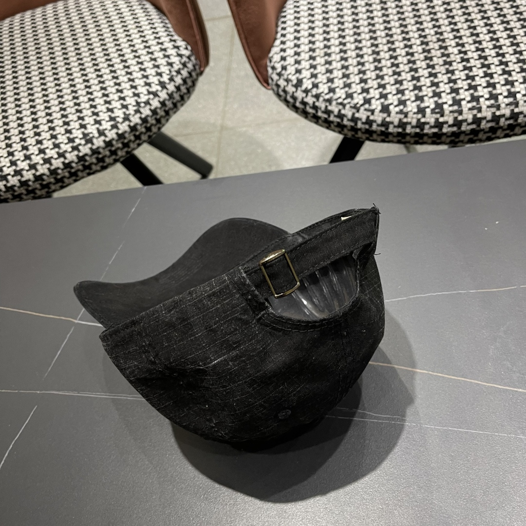 💛赛琳 CELINE 2025春款棒球帽🧢 🔥新款棒球帽🧢，出街必备超好搭配，赶紧入手！