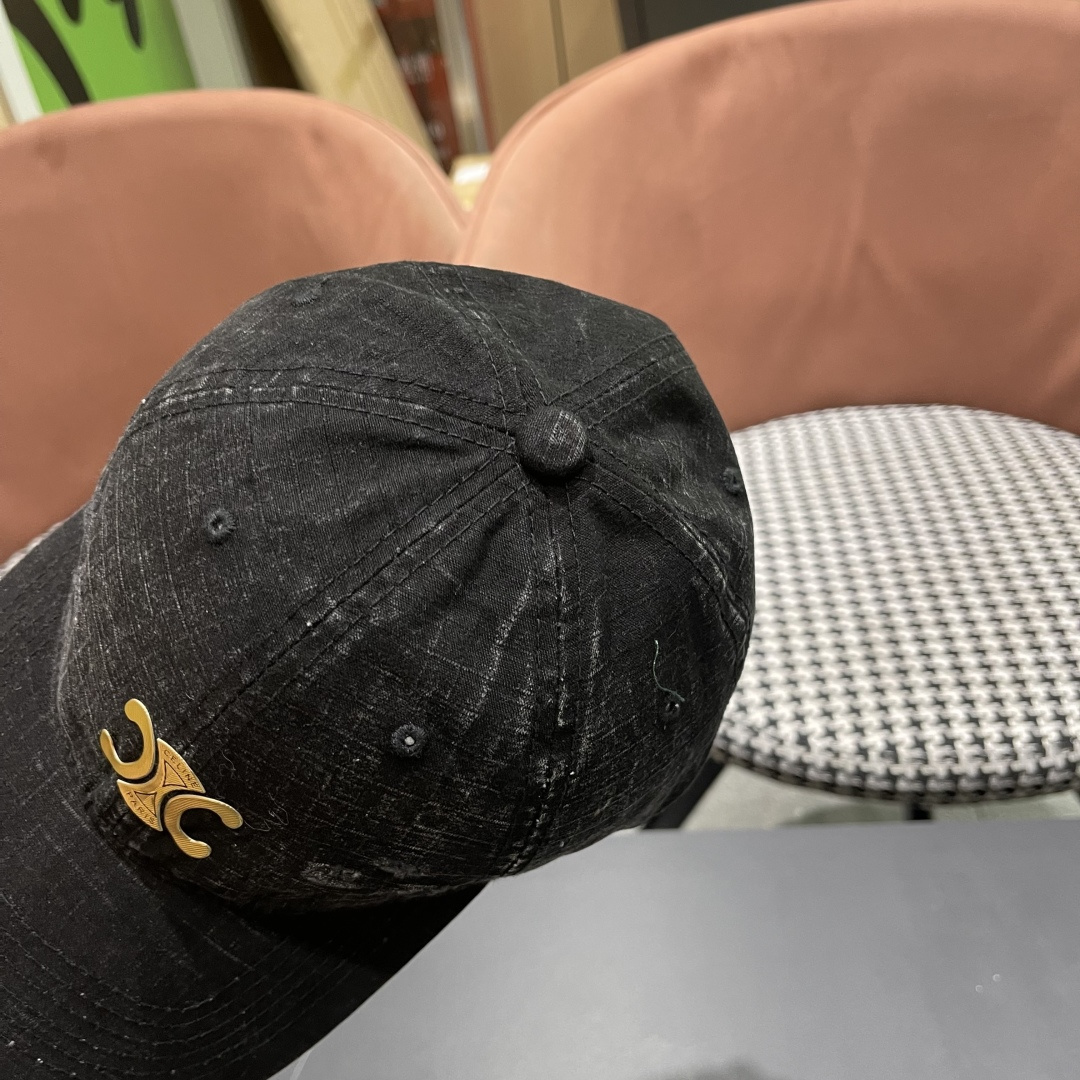 💛赛琳 CELINE 2025春款棒球帽🧢 🔥新款棒球帽🧢，出街必备超好搭配，赶紧入手！